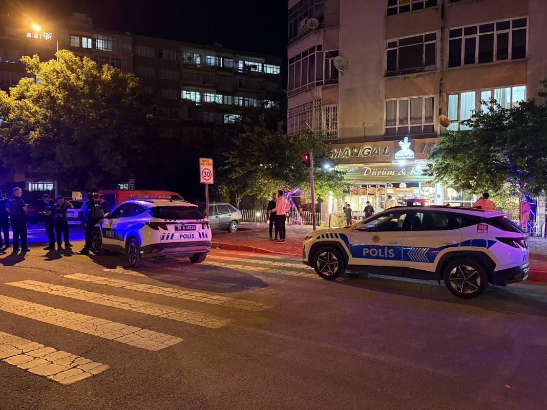 Kebap salonunda döner bıçağıyla bıçaklandılar! 1